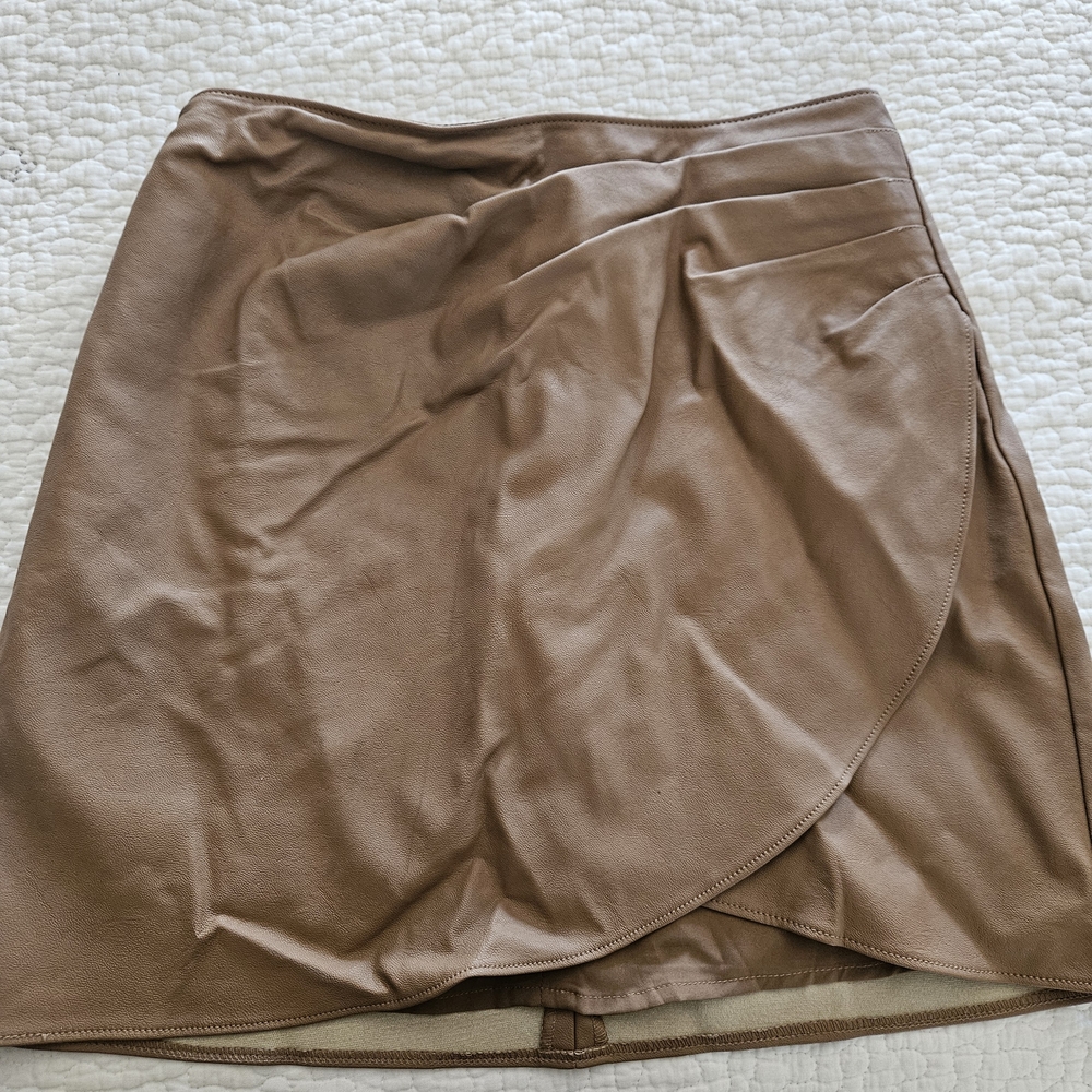 Elegant Tan Women's Skirt